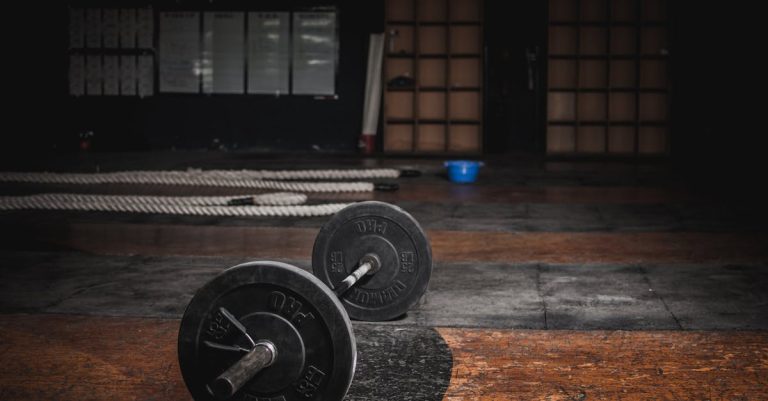 découvrez notre salle de gym moderne offrant des équipements de pointe, des cours variés et un environnement motivant pour vous aider à atteindre vos objectifs de fitness. rejoignez-nous pour une expérience sportive unique et transformez votre bien-être dès aujourd'hui!