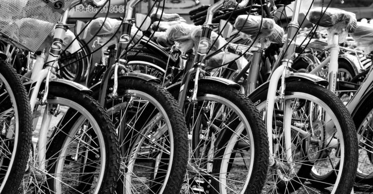 découvrez notre sélection de vélos pour tous les usages : route, montagne, ville ou loisirs. conseils, avis et comparatifs pour choisir le bicycle adapté à vos besoins et améliorer vos balades à vélo.
