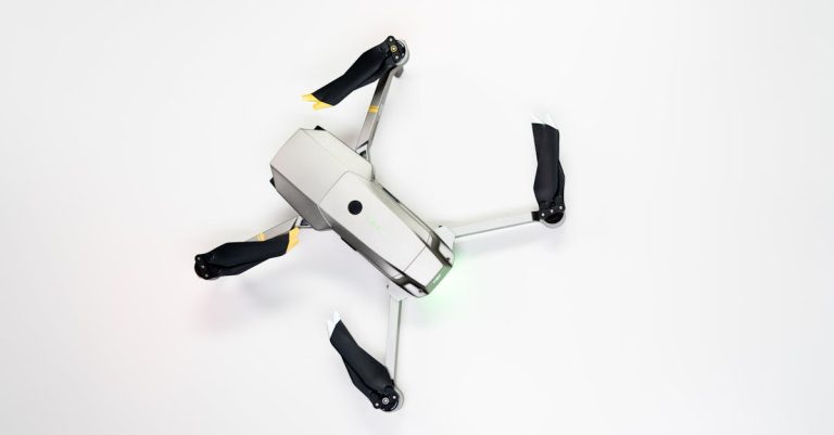 découvrez tout sur les drones : types, usages, réglementation, conseils d’achat et actualités. explorez l’univers fascinant des drones pour loisirs, professionnels ou prises de vues aériennes.