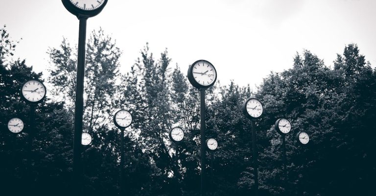 découvrez la notion du temps, sa définition, son importance dans notre quotidien et son impact sur l'organisation de nos vies.