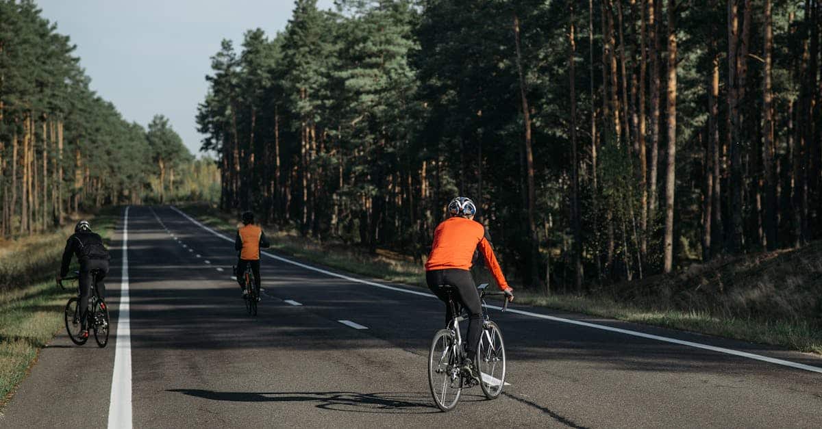 découvrez notre gamme de casques de vélo offrant sécurité et confort pour toutes vos aventures à deux roues. protégez votre tête avec style et performance.