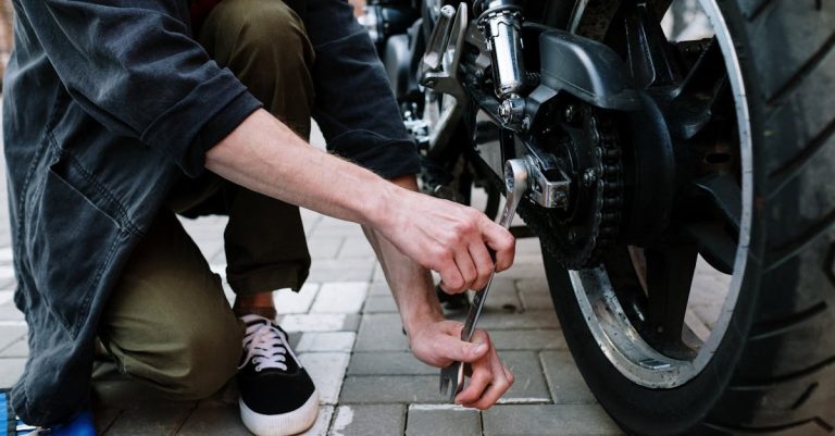 découvrez notre kit d'entretien pour vélo complet, idéal pour garder votre vélo en parfait état. comprend tous les outils essentiels pour réparations et réglages rapides.