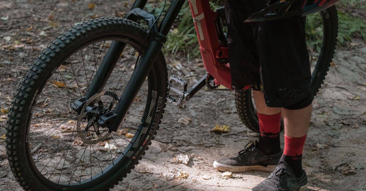 découvrez notre sélection de pneus de vélo adaptés à tous les terrains et styles de conduite pour une performance optimale et une sécurité renforcée.