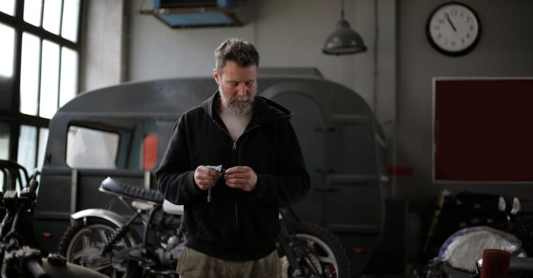 découvrez notre sélection d'outils pour vélo, indispensables pour l'entretien et les réparations rapides de votre deux-roues.