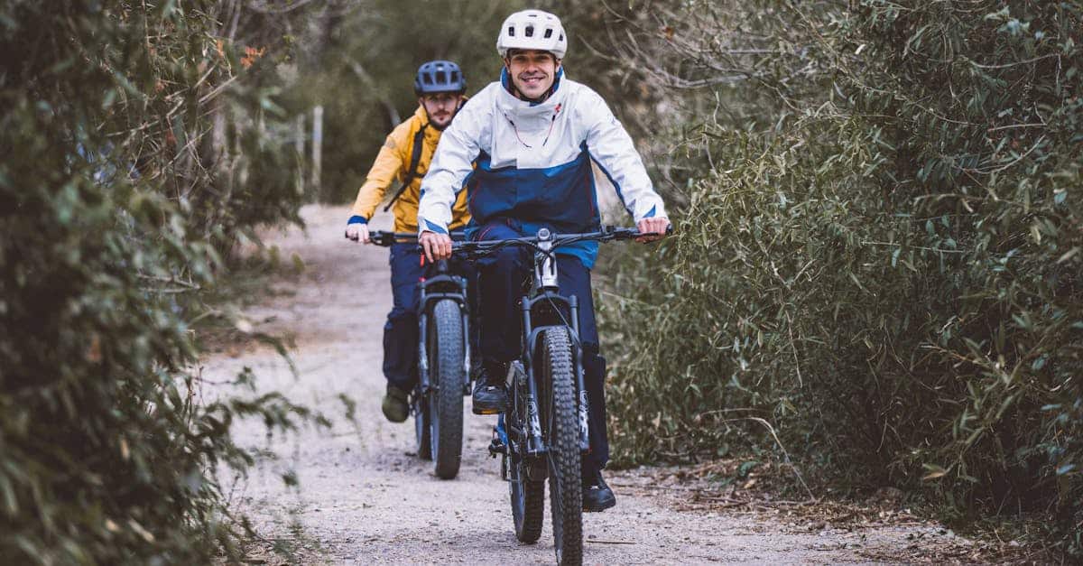 découvrez notre collection de vêtements de cyclisme alliant confort, performance et style pour tous les passionnés de vélo.