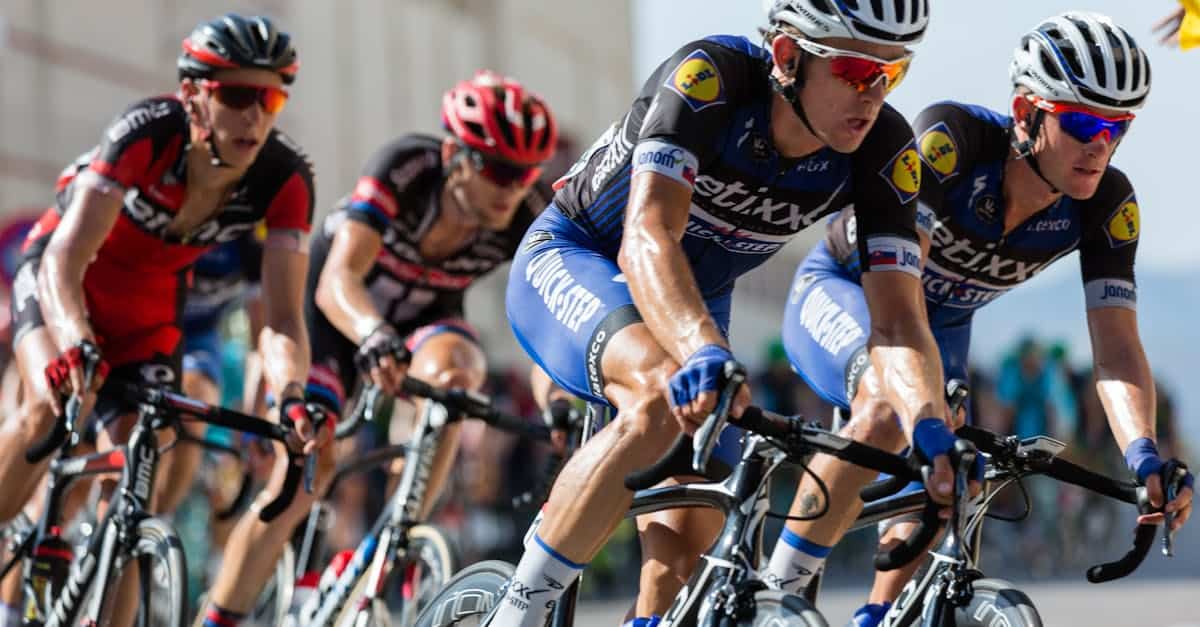 découvrez notre sélection d'équipements de cyclisme de haute qualité : vêtements, casques, accessoires et plus pour tous les passionnés de vélo.