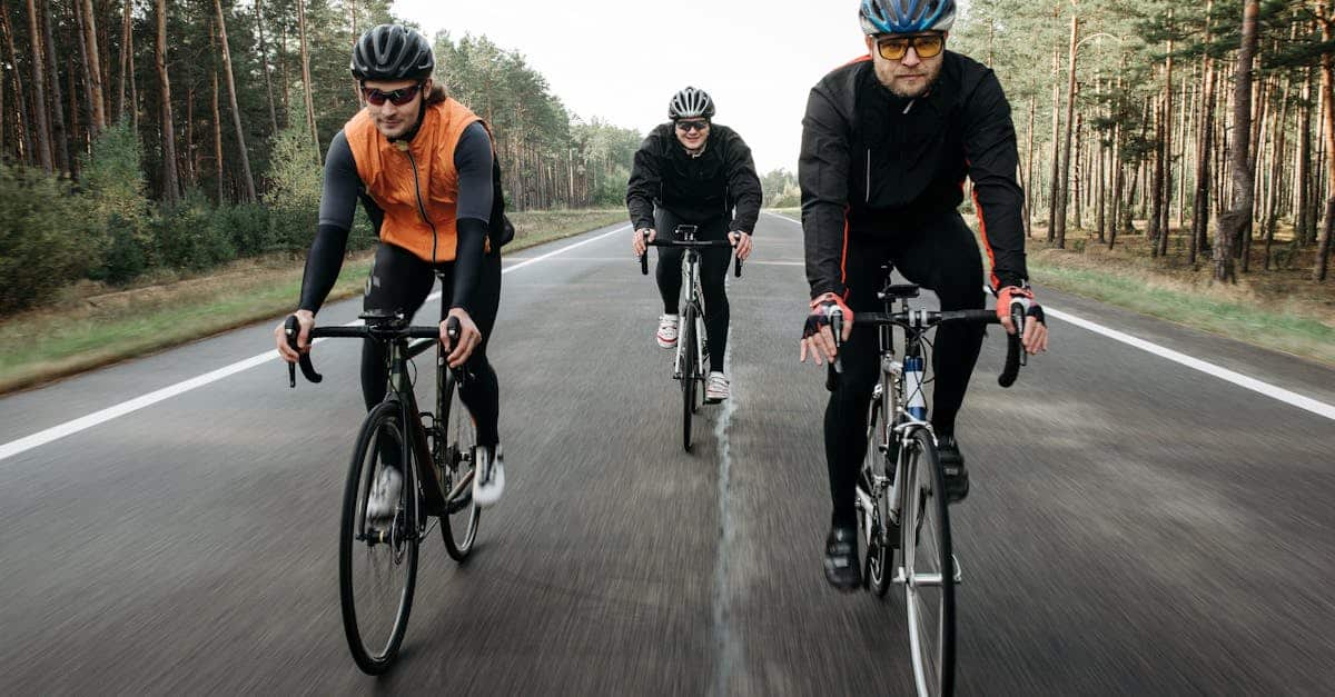 découvrez notre sélection d'équipements de cyclisme de qualité pour tous les niveaux. casques, vêtements, accessoires et plus pour une expérience à vélo optimale.
