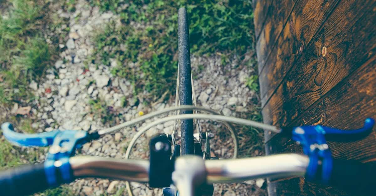 découvrez notre sélection de gravel bikes, parfaits pour explorer routes et chemins avec confort et performance. idéal pour l'aventure et la polyvalence.