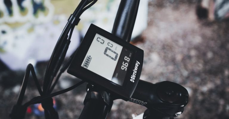 support vélo robuste et facile à installer, idéal pour fixer votre smartphone ou gps en toute sécurité lors de vos balades.